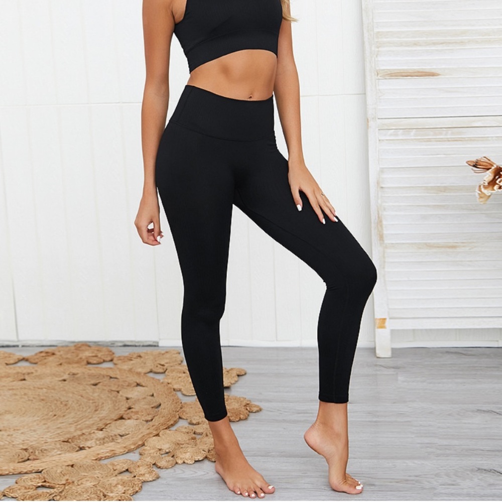 RIBBED LEGGINGS